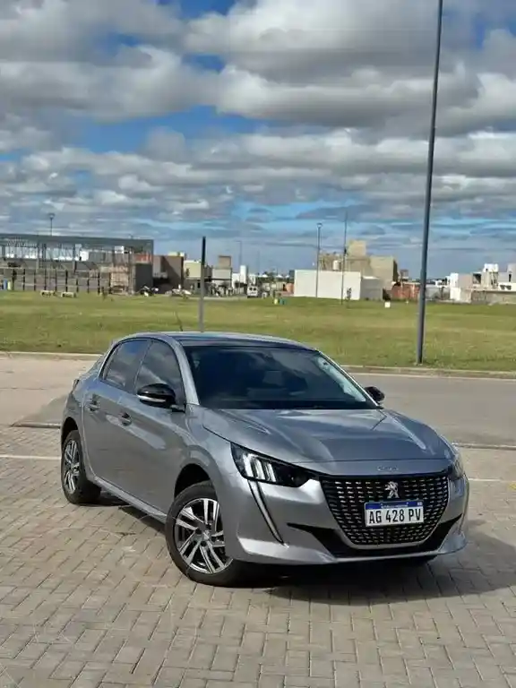 Peugeot 208 Feline 1.6 Tiptronic  2024 - foto 1