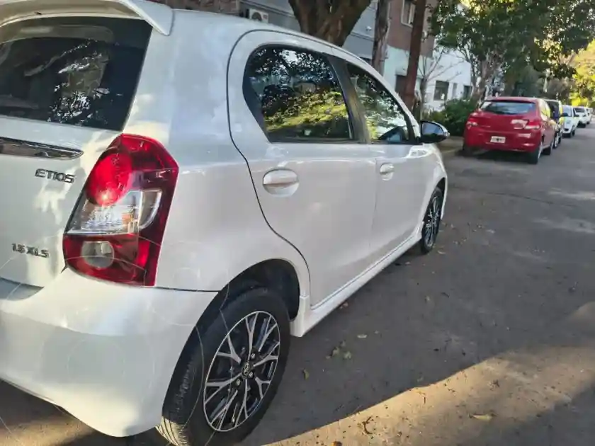 Toyota Etios Hatchback Xls  2018 - foto 4