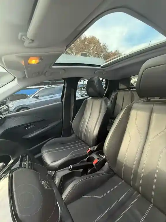 Peugeot 208 Allure 1.6 Tiptronic  2022 - foto 4