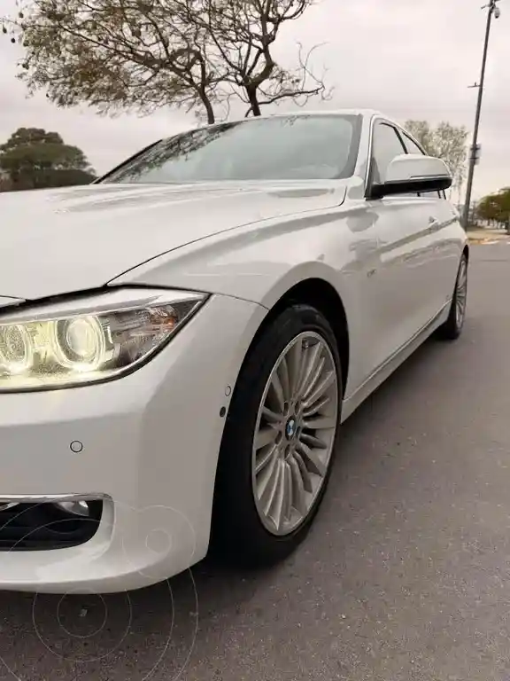 BMW Serie 3 Sedán 328i 2013 - foto 1