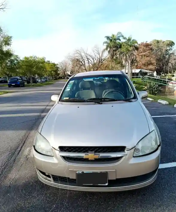 Chevrolet Classic 4P Ls  2013 - foto 2