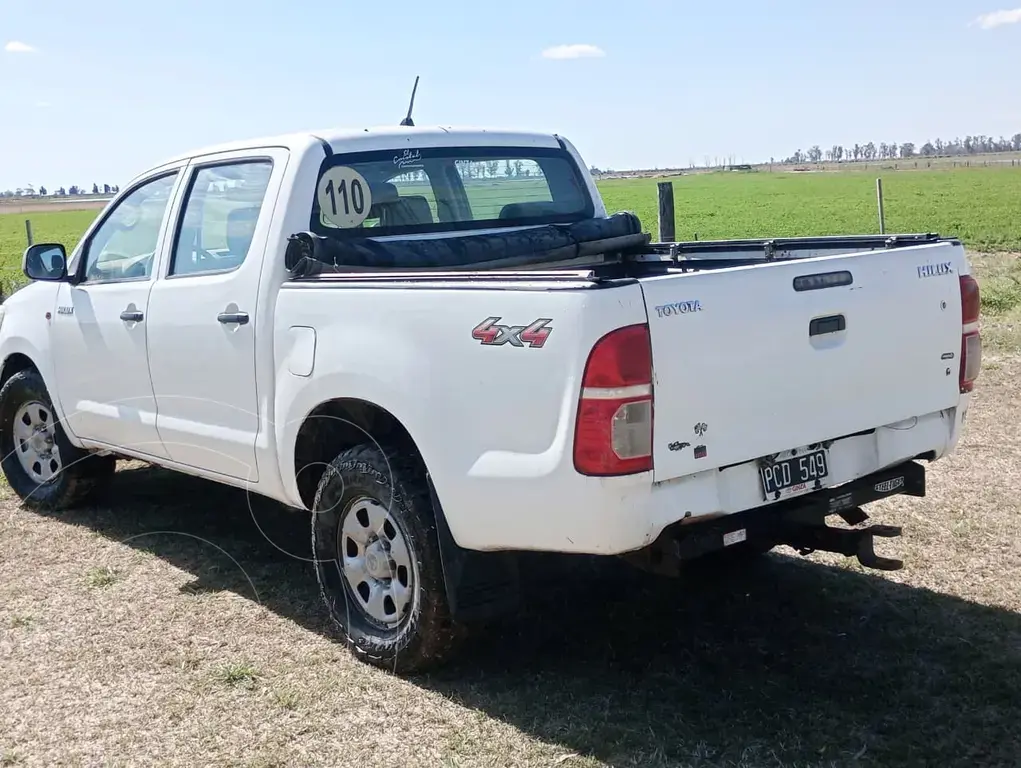 Toyota Hilux 2.5 4X4 Dx Tdi Pack Dc (2494 Cc) 2015 - foto 2