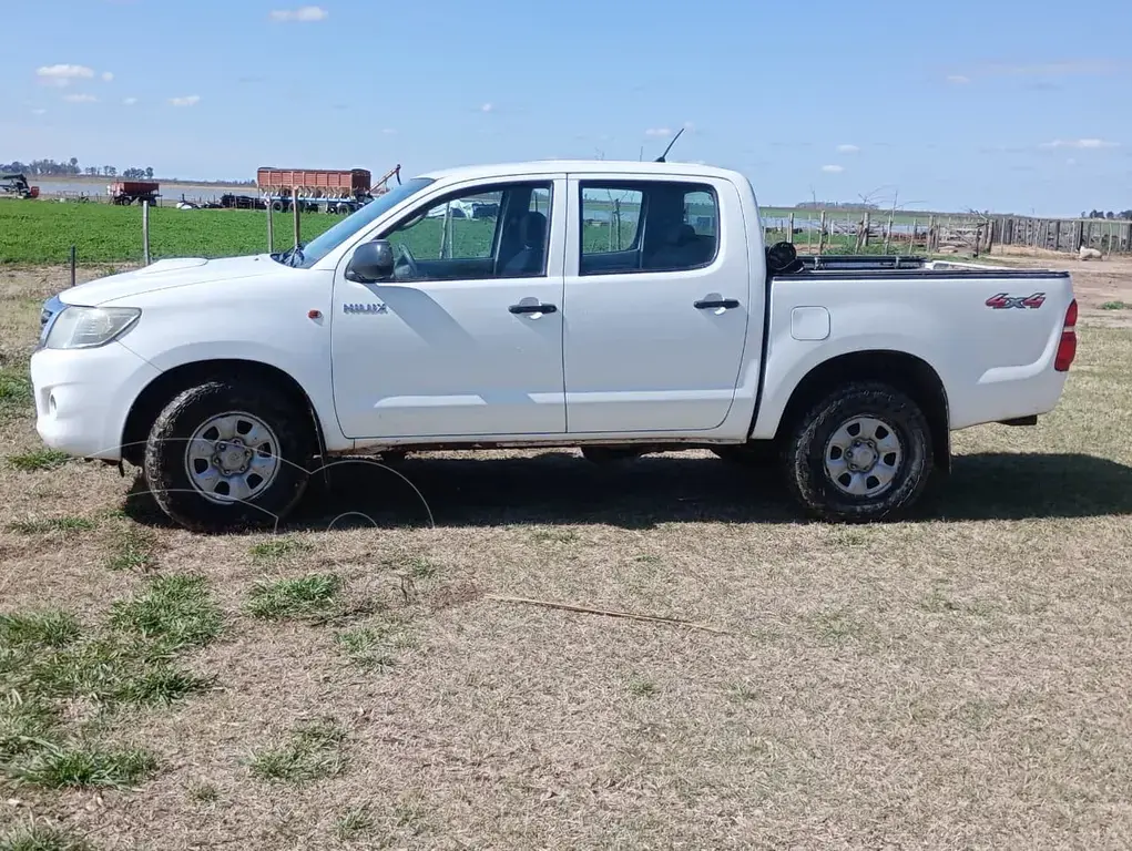 Toyota Hilux 2.5 4X4 Dx Tdi Pack Dc (2494 Cc) 2015 - foto 4