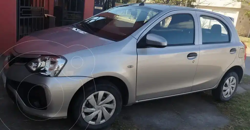 Toyota Etios Hatchback X  2020 - foto 2