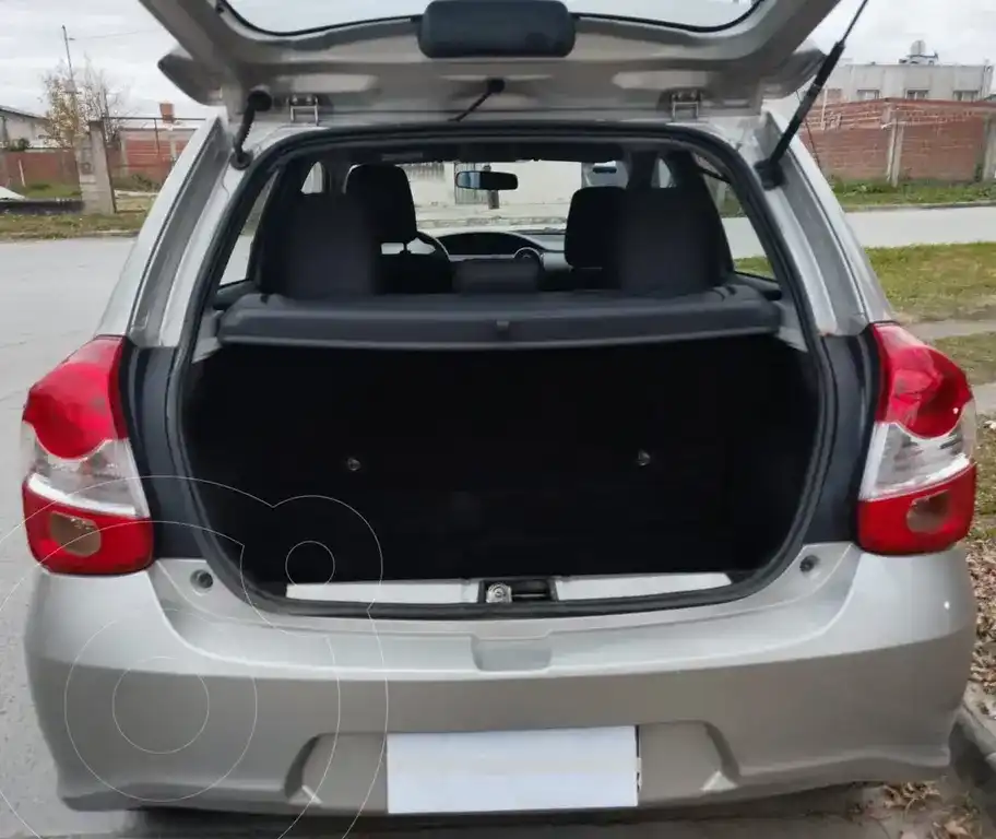 Toyota Etios Hatchback X  2020 - foto 3