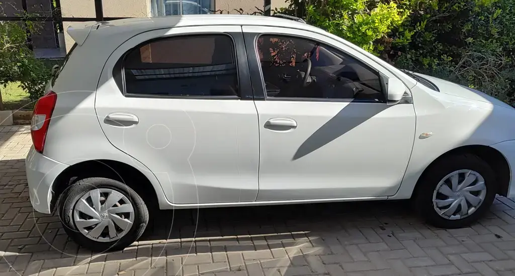 Toyota Etios Hatchback Xs 2016/17 (1496 Cc) 2018 - foto 4