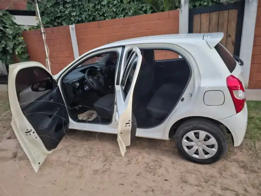 Toyota Etios Hatchback Xs  2014 - foto 2