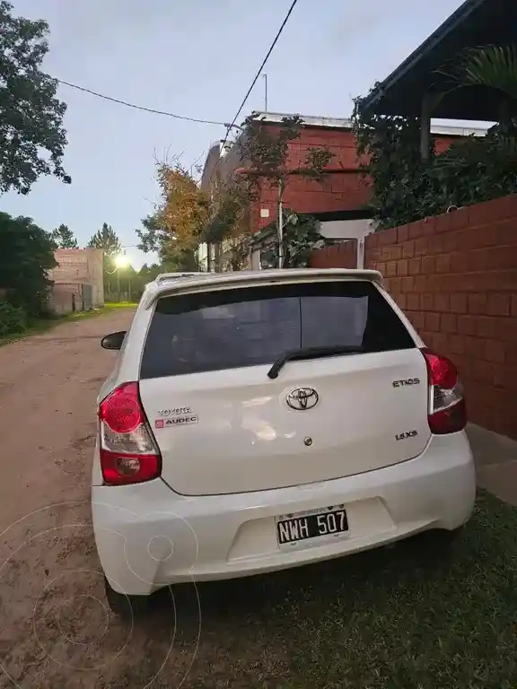 Toyota Etios Hatchback Xs  2014 - foto 4