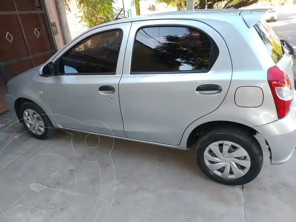 Toyota Etios Sedán X  2019 - foto 4