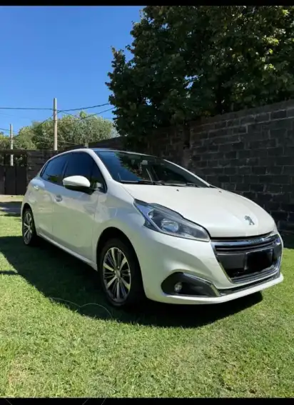 Peugeot 208 Allure 1.6  2017 - foto 1