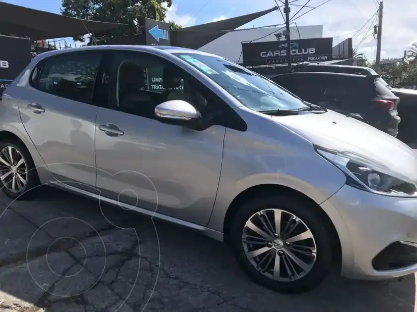 Peugeot 208 Allure 1.6  2020 - foto 1