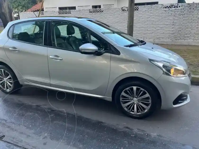 Peugeot 208 Allure 1.6  2020 - foto 2