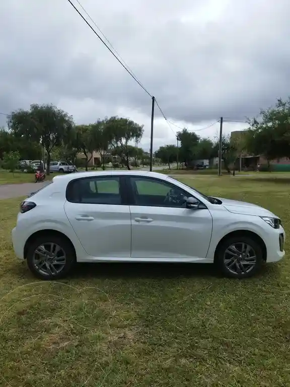 Peugeot 208 Allure Aut  2025 - foto 5
