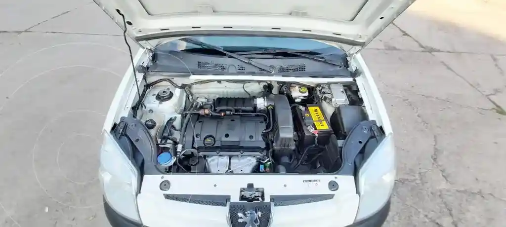 Peugeot Partner Furgón Confort 1.6 5 Plazas  2017 - foto 2