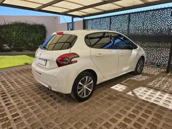 Peugeot 208 Feline 1.6  2019 - foto 3