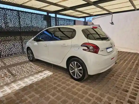 Peugeot 208 Feline 1.6  2019 - foto 4