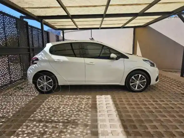 Peugeot 208 Feline 1.6  2019 - foto 5