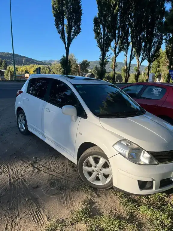 Nissan Tiida Hatchback Tekna (1798 Cc) 2014 - foto 1