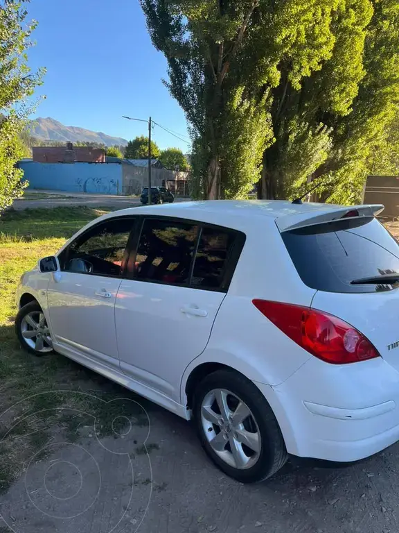 Nissan Tiida Hatchback Tekna (1798 Cc) 2014 - foto 2