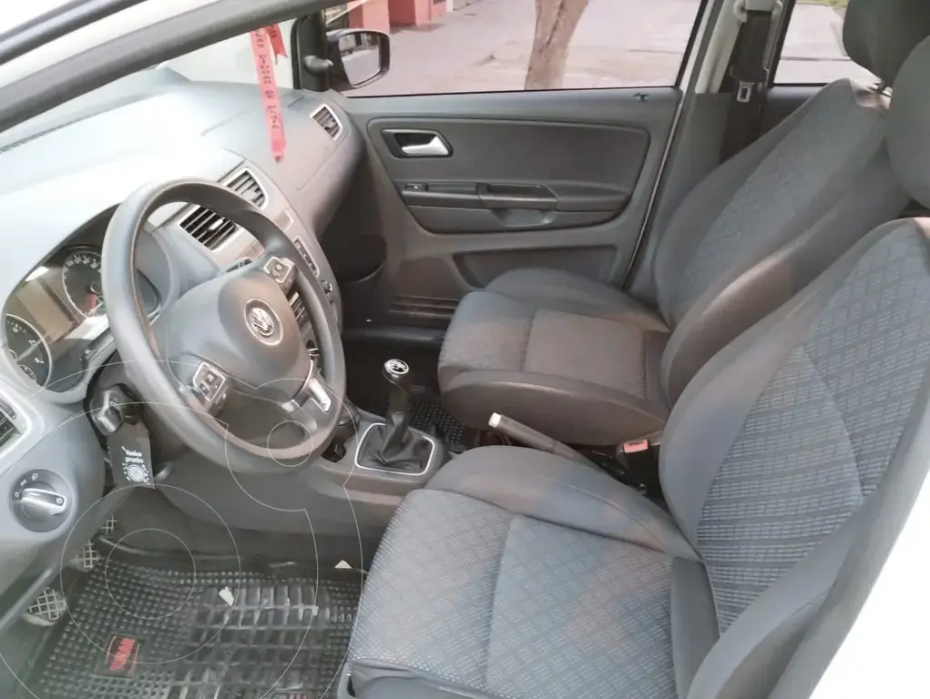 Volkswagen Suran 1.6 Comfortline Plus (1599 Cc) 2014 - foto 3