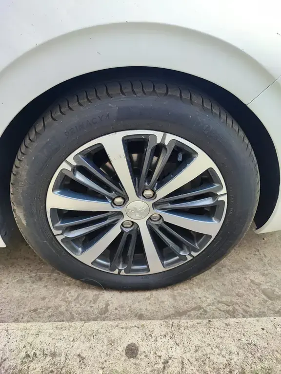 Peugeot 208 Allure Plus 1.6 Hdi (1560 Cc) 2018 - foto 2