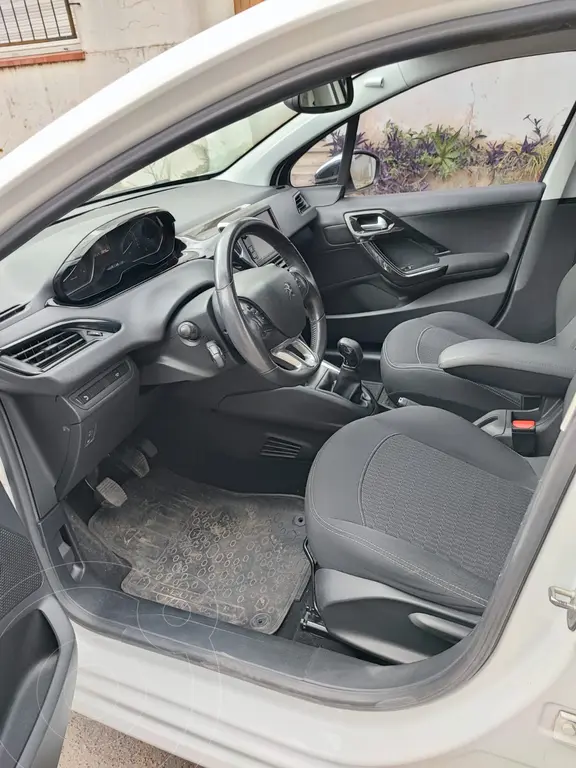 Peugeot 208 Allure Plus 1.6 Hdi (1560 Cc) 2018 - foto 3
