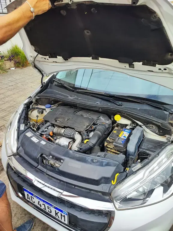 Peugeot 208 Allure Plus 1.6 Hdi (1560 Cc) 2018 - foto 4