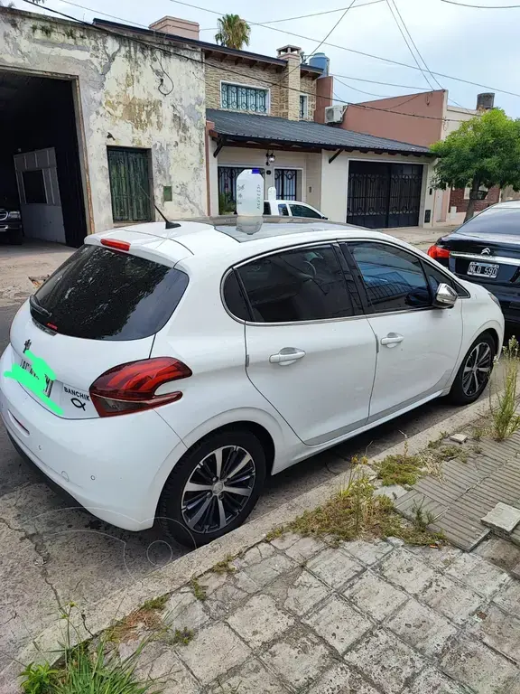 Peugeot 208 Allure Plus 1.6 Hdi (1560 Cc) 2018 - foto 5