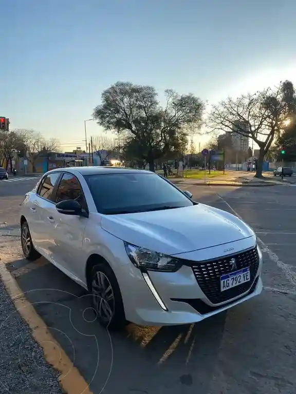 Peugeot 208 Allure 1.6 Pack  2024 - foto 2