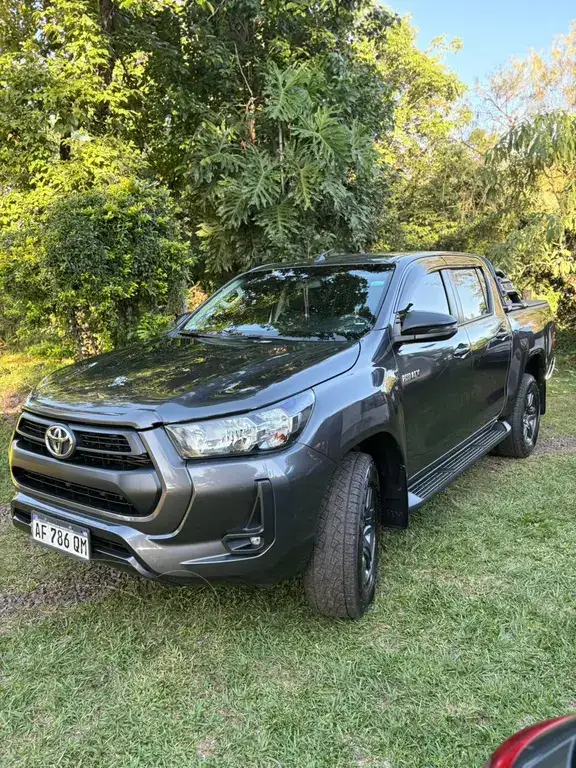 Toyota Hilux 4X2 Cabina Doble Sr 2.4 Tdi Aut (2393 Cc) 2023 - foto 1