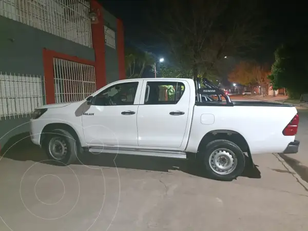 Toyota Hilux 2017 - foto 1