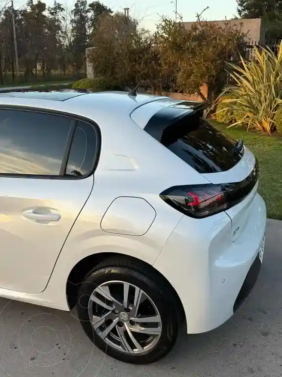 Peugeot 208 Feline 1.6  2023 - foto 4