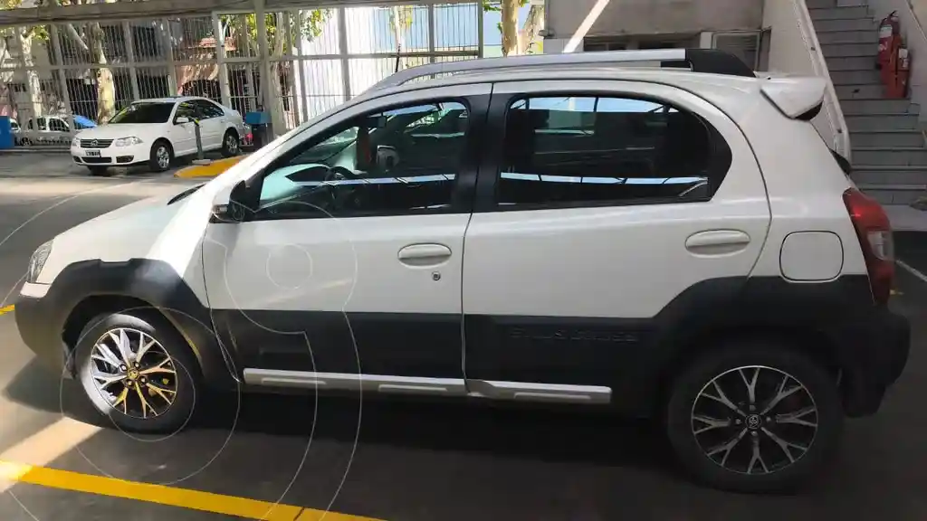 Toyota Etios Hatchback Cross 2015/2016  2016 - foto 1