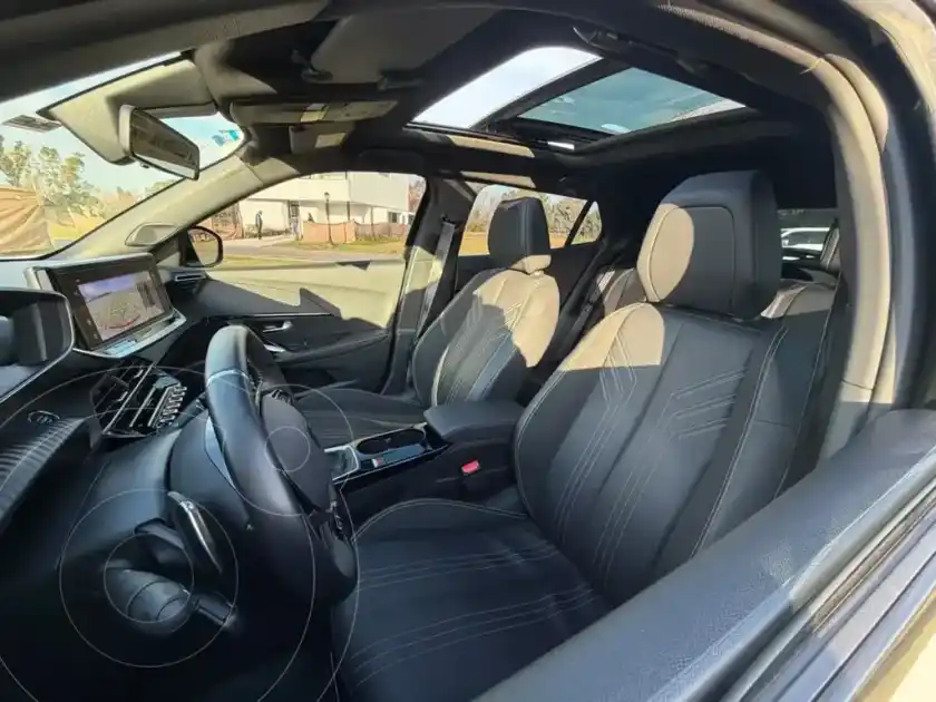 Peugeot 2008 Gt T200  2025 - foto 2