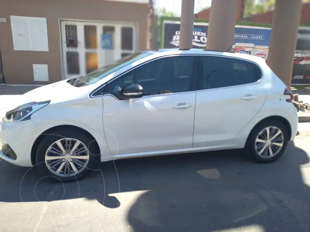 Peugeot 208 Feline 1.6  2018 - foto 3
