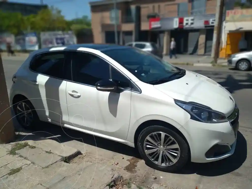 Peugeot 208 Feline 1.6  2018 - foto 4