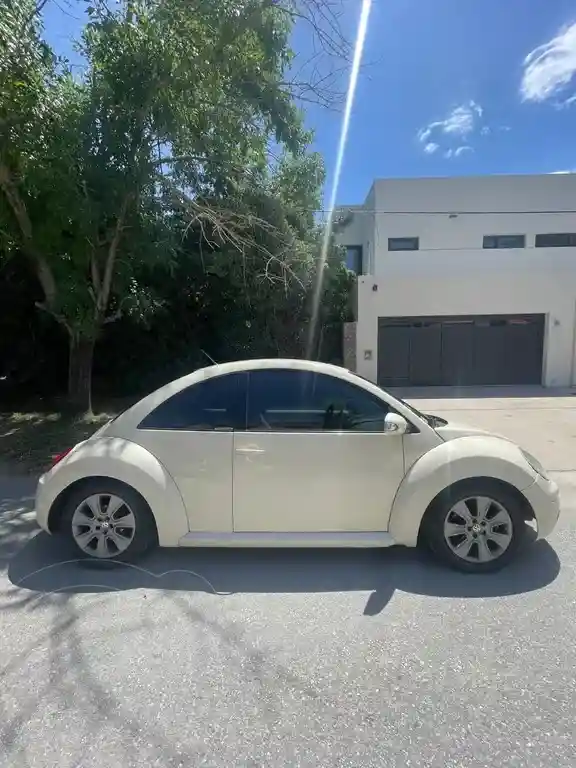 Volkswagen New Beetle 2.0 Luxury  2010 - foto 2