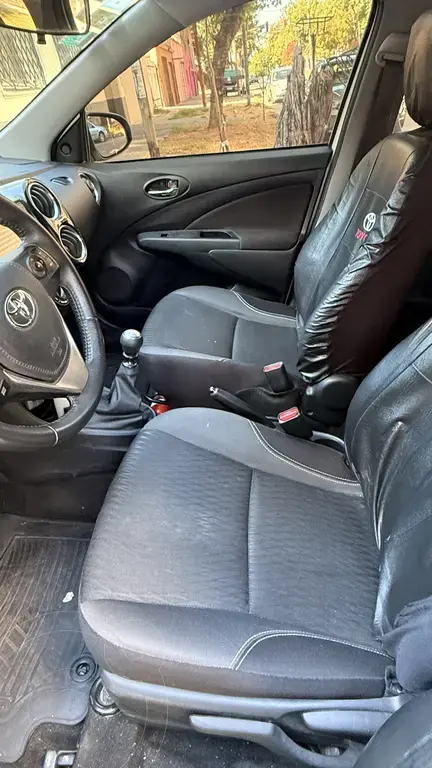 Toyota Etios Sedán Xls (1496 Cc) 2018 - foto 3