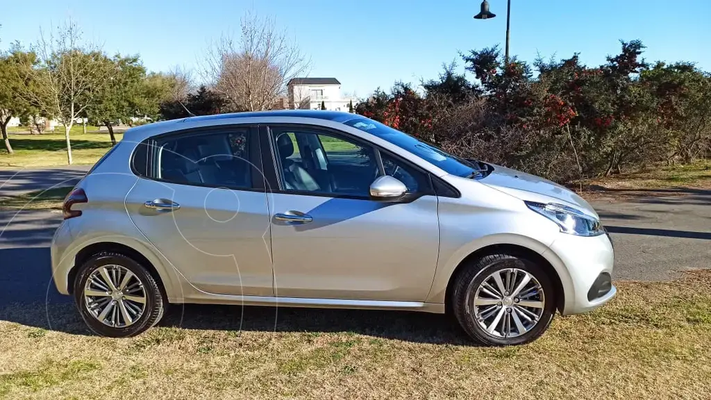 Peugeot 208 Feline 1.6 (1587 Cc) 2020 - foto 2
