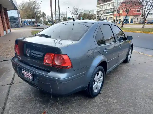 Volkswagen Bora 2.0 Trendline  2010 - foto 4