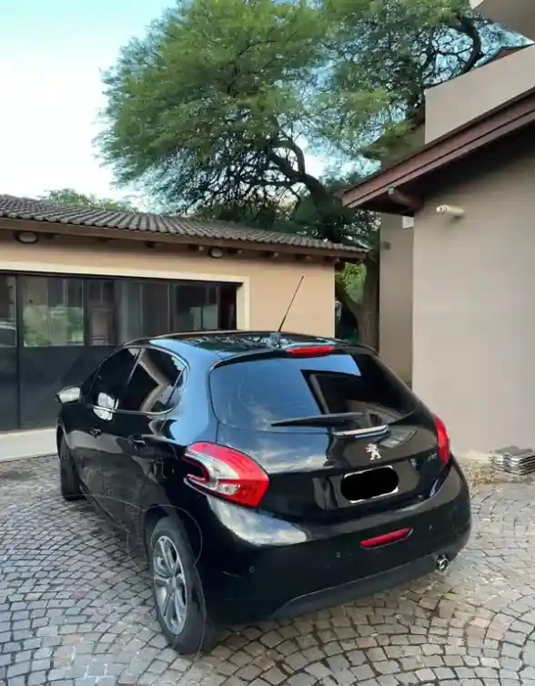 Peugeot 208 Feline 1.6  2020 - foto 4