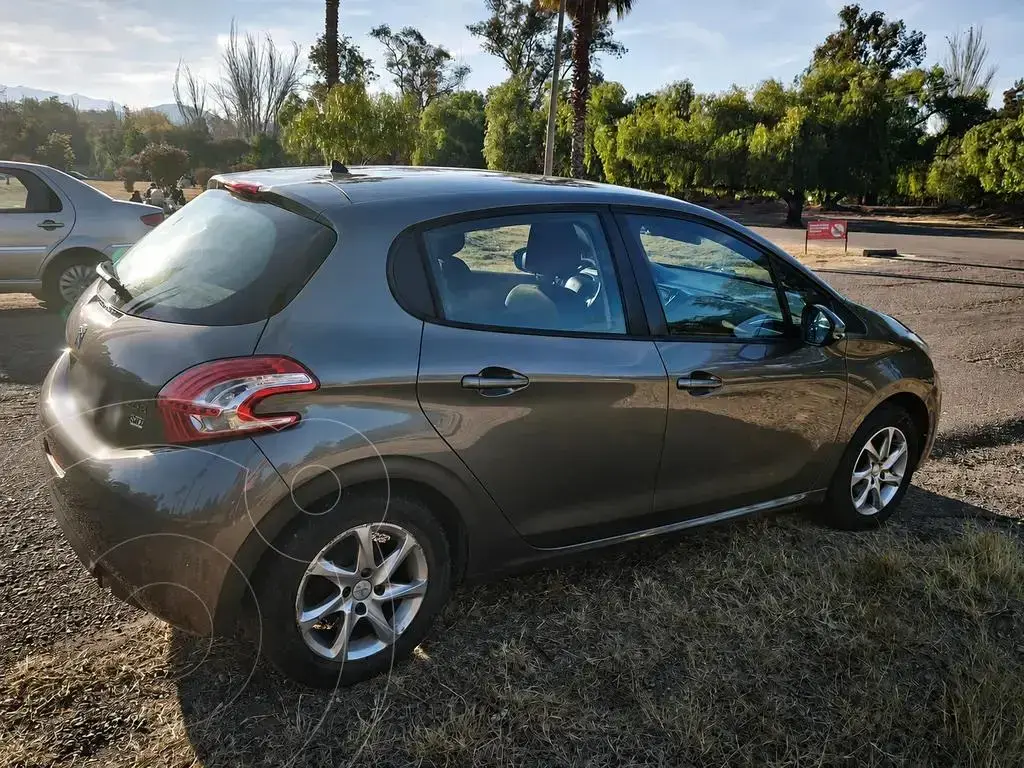 Peugeot 208 Allure 1.5 (1450 Cc) 2014 - foto 3