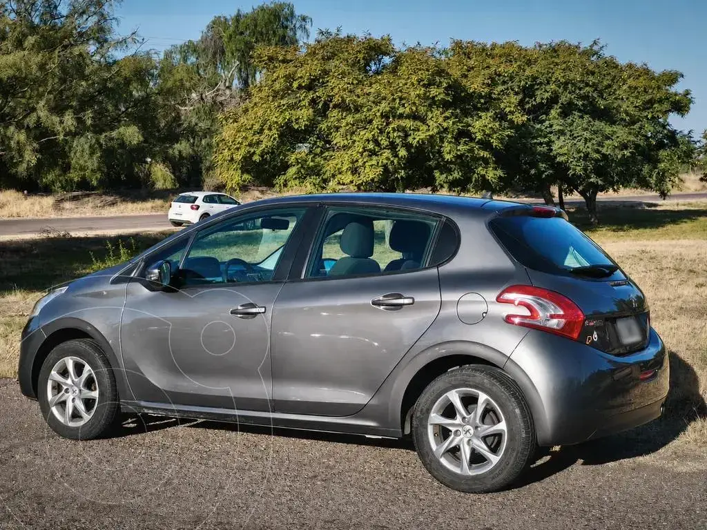 Peugeot 208 Allure 1.5 (1450 Cc) 2014 - foto 4