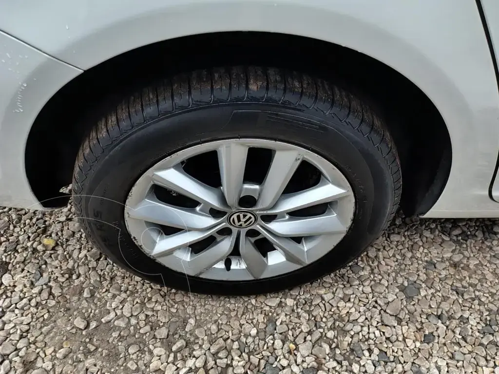 Volkswagen Suran Suran 1.6 Highline     L/15 I.mot 2015 - foto 3