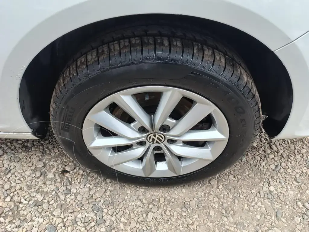 Volkswagen Suran Suran 1.6 Highline     L/15 I.mot 2015 - foto 4