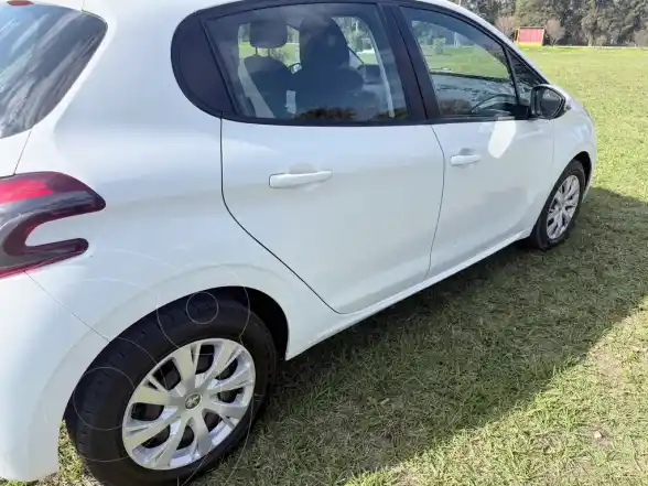 Peugeot 208 Active 1.6  2018 - foto 2