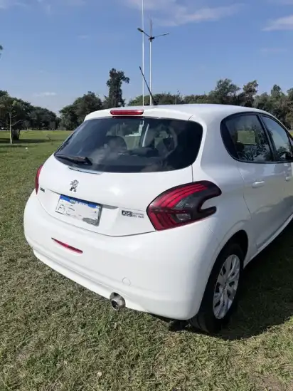 Peugeot 208 Active 1.6  2018 - foto 3