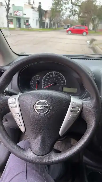 Nissan Versa Sense  2015 - foto 5