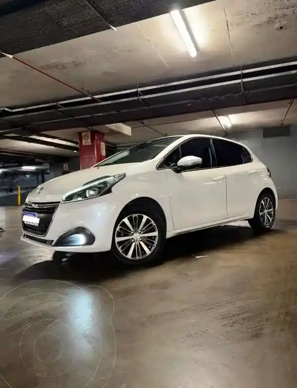 Peugeot 208 Feline 1.6  2019 - foto 1
