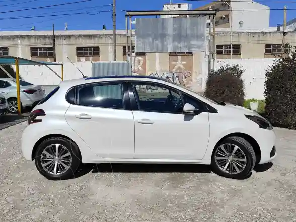 Peugeot 208 Allure 1.6  2019 - foto 3